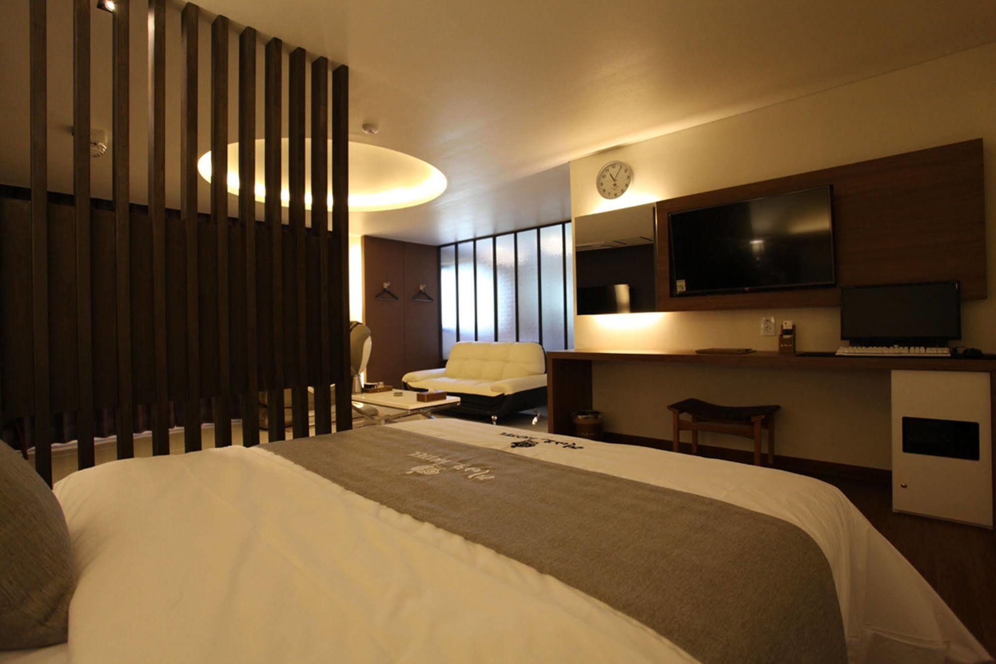Drive In Hotel Tiamo Пхочхон Екстер'єр фото